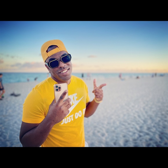 Meet your Posher, Alberto - Picture 1 of 1